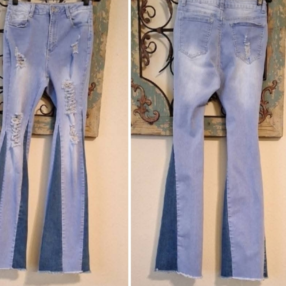 Blue Two-Tone Flare Leg Jeans with Retro Vibe. NWOT Size Small